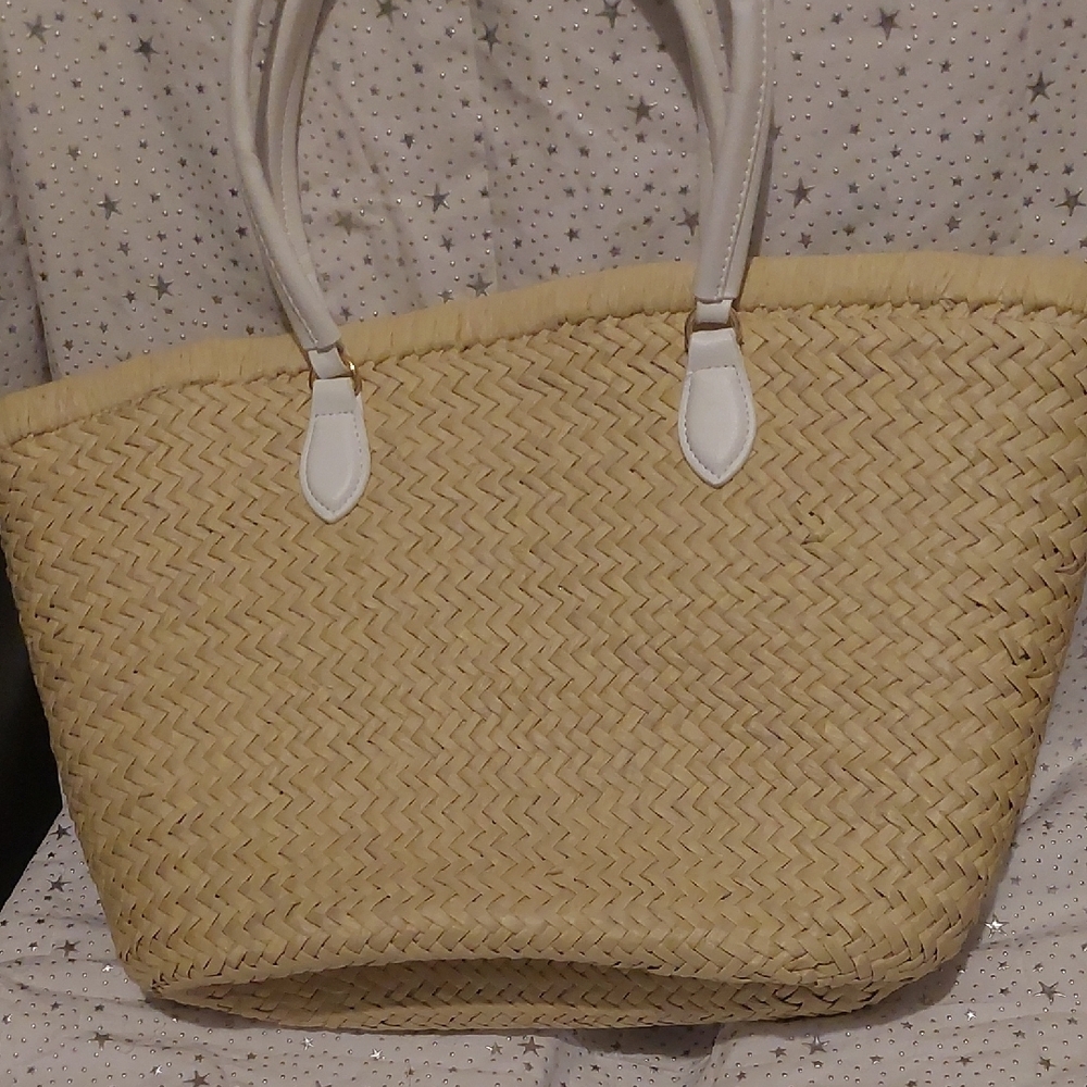 On 34th Isabellaa Straw Medium Drawstring Tote, Like New. - Picture 5 of 10